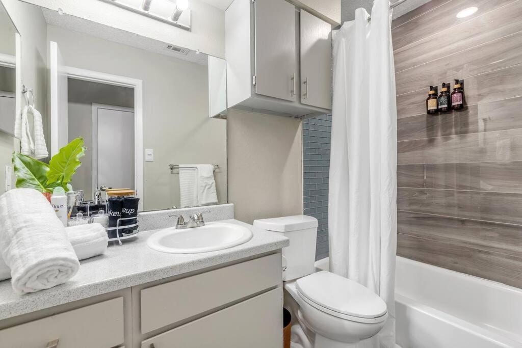 Self Check-In Free Parking Austin Skyline View Apartment Bagian luar foto